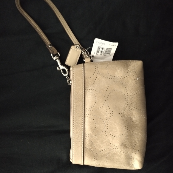 NWT COACH patent leather neutral wristlet with zipper - Picture 2 of 6